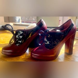 New in box Marc by Marc Jacobs lace up ankle booties. Bordeaux and black.